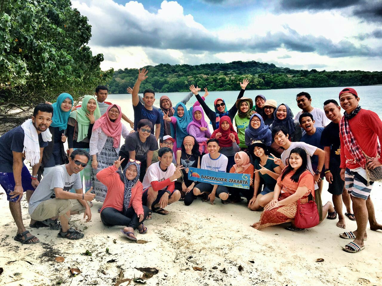 foto bersama peserta trip Ujung Kulon Part 7