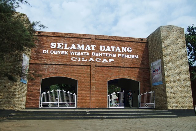 Benteng_Pendem_Cilacap_entrance