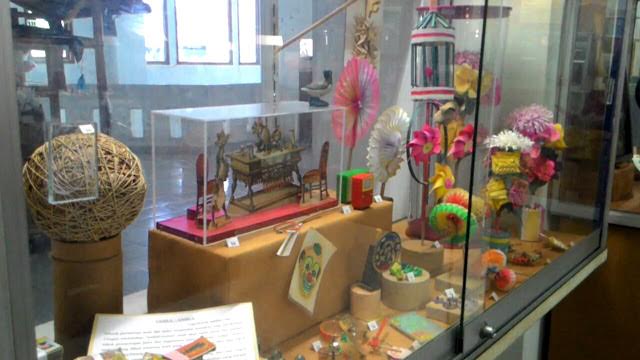 kolong tangga museum mainan indonesia