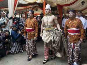 baju adat jogja dodotan