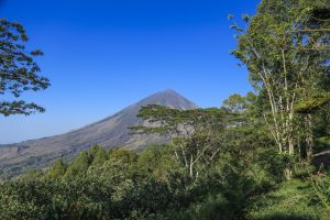 Gunung Inerie: Menengok Piramida Alam Dari Kacamata Pulau Flores