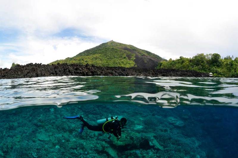 Hasil gambar untuk snorkeling di pulau pisang