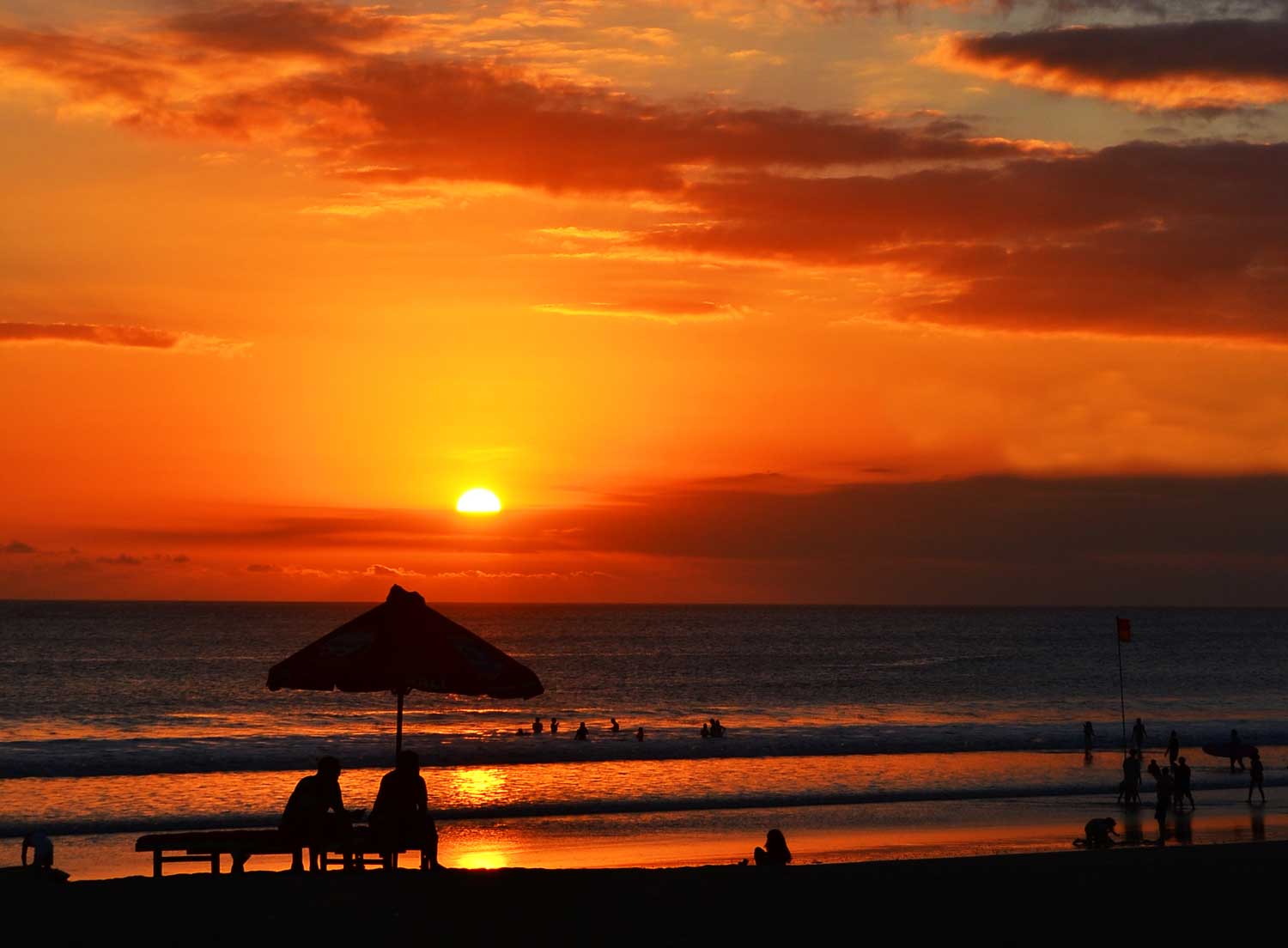 Foto Pemandangan Sunset  Di Pantai 