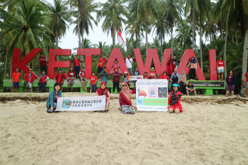 Foto Bersama semua peserta di pulau Ketawai Bangka
