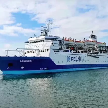 Kapal Pelni Leuser