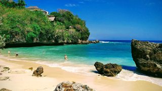 Pantai Padang Padang Bali