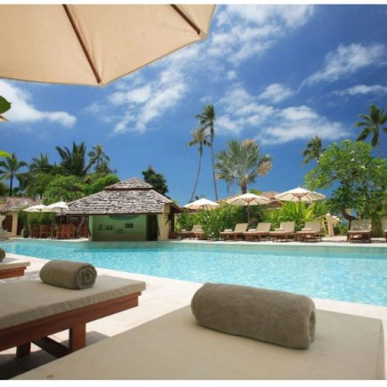Vila modern di Bali dengan area kolam tropis