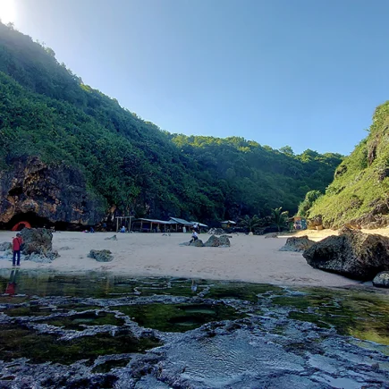 gambar pantai wohkudu, sumber nagantour